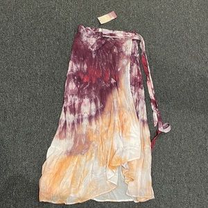Maxi skirt with slit down side. Beautiful tie dye print with tags on. OS